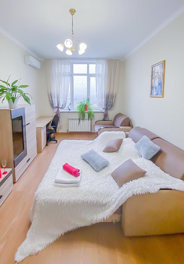 Rent Kiev Apartment 2 min metro Chernihivska Exteriör bild